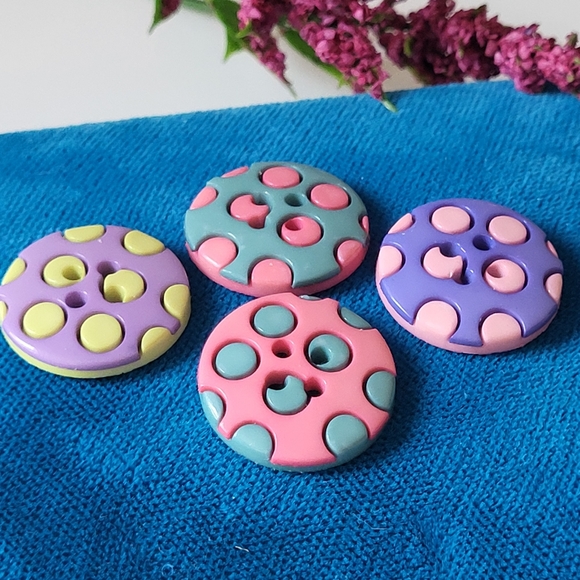 Vintage Lot of Plastic Round Polka Dot Pastel Four Hole Sewing Buttons ~ 4pcs - Picture 6 of 13